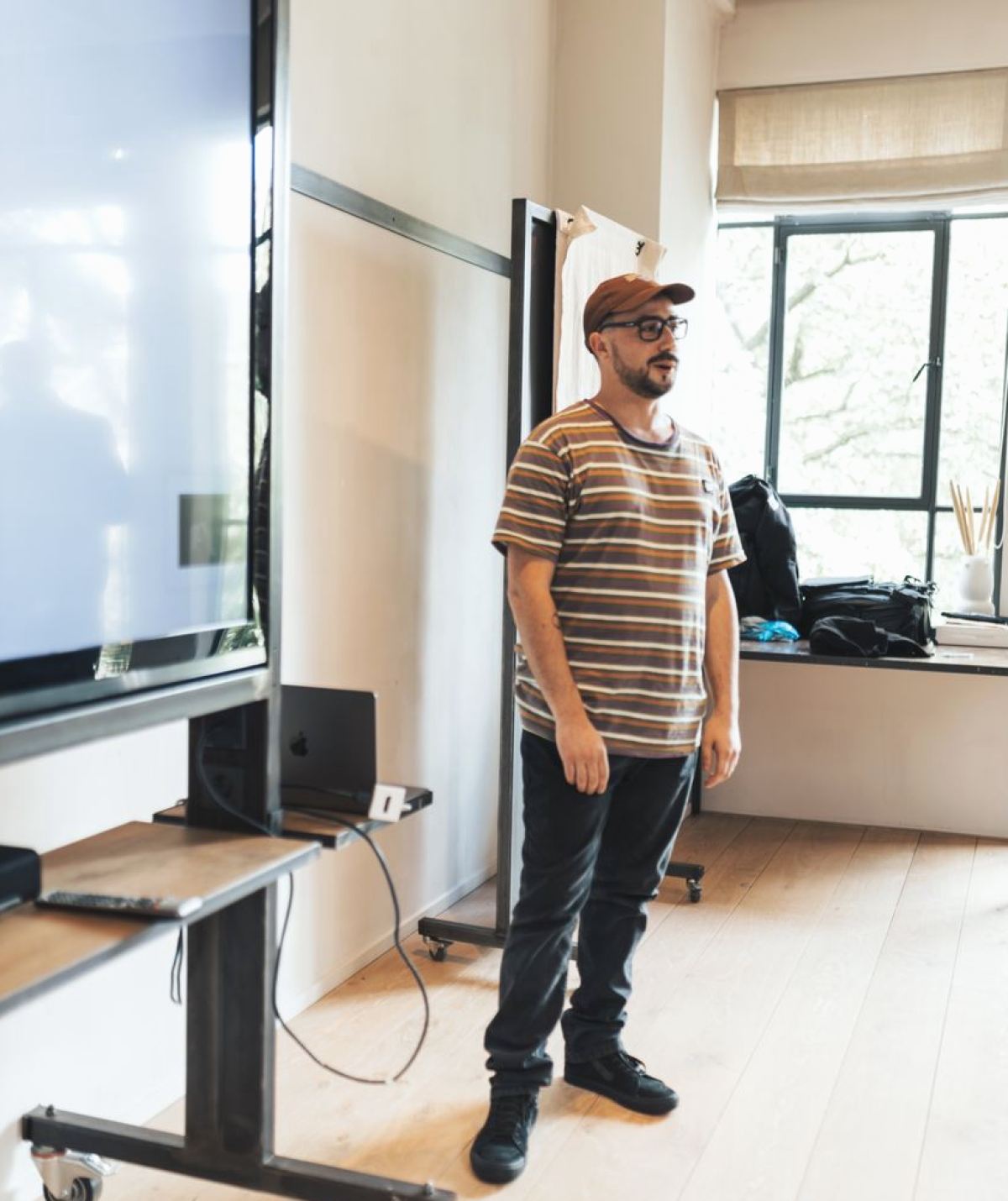 Sådan giver og følger du cues i studiet, trin for trin
